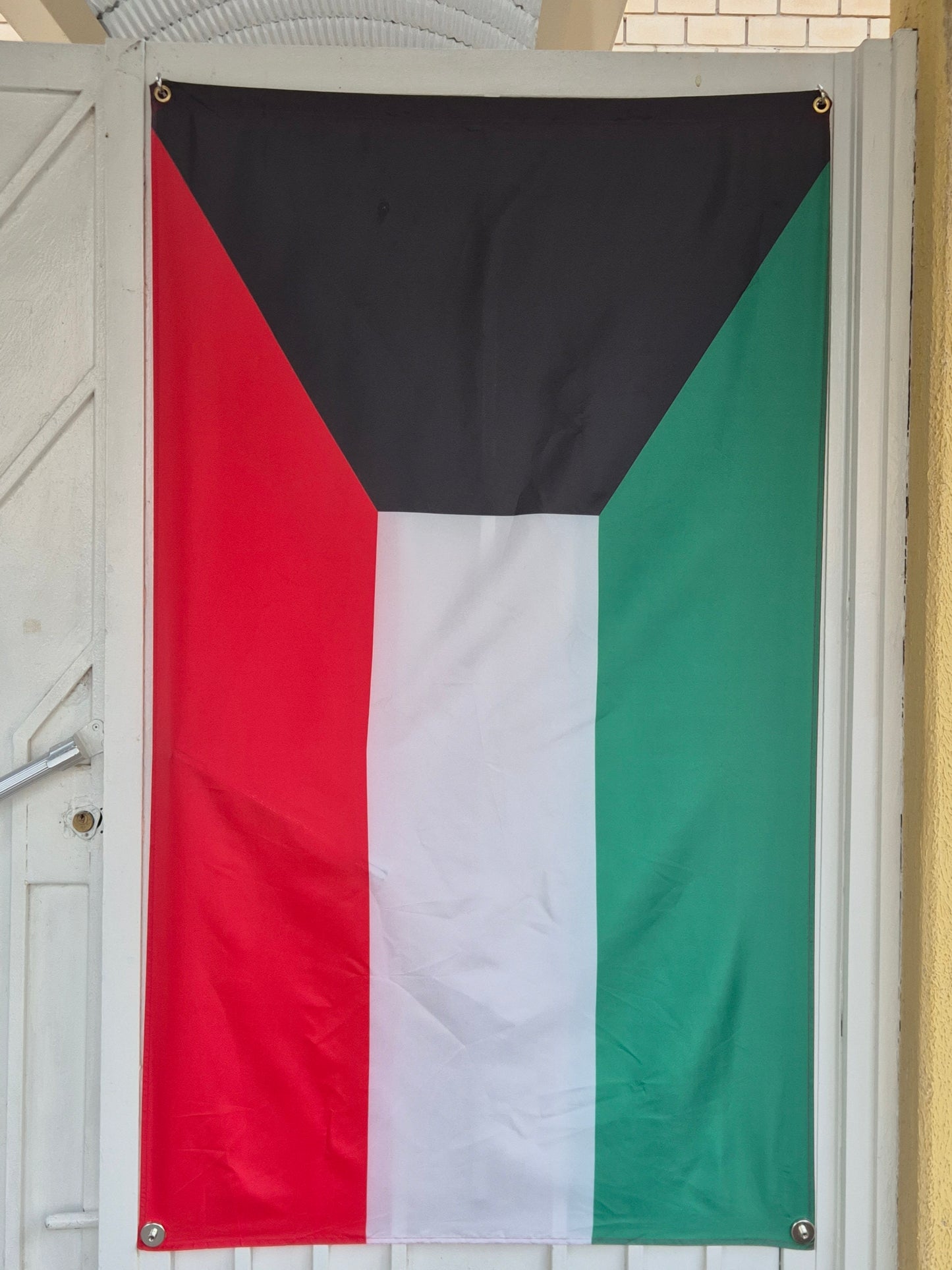 علم مع مغناطيس تثبيت